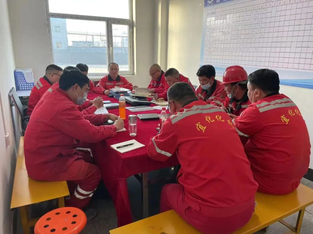 團結一心干勁足 斗志昂揚戰檢修(圖1) 圖片