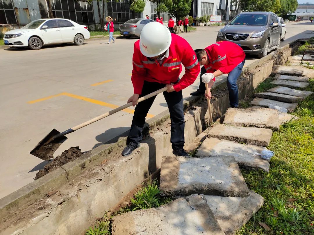 化機公司組織全員開展義務勞動(圖6) 化機公司組織全員開展義務勞動(圖6)