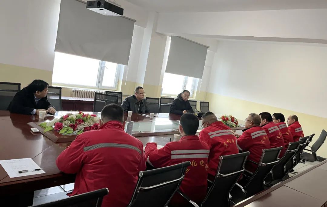 化機公司黨委書記、董事長、總經理楊中澤一行到新疆項目部現場辦公(圖1) 圖片