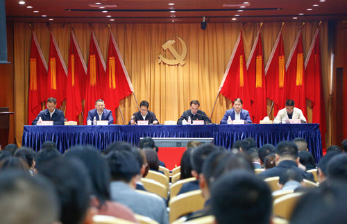 宜化集團召開2019年慶祝“五一”國際勞動節(jié)暨表彰大會(圖2) 宜化集團召開2019年慶祝“五一”國際勞動節(jié)暨表彰大會(圖2)