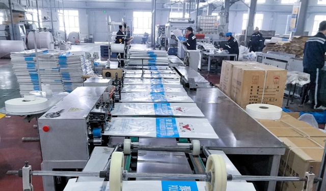 月產(chǎn)量突破100萬(wàn)條！新疆宜化塑業(yè)實(shí)現(xiàn)PP彩膜袋量產(chǎn)(圖1)