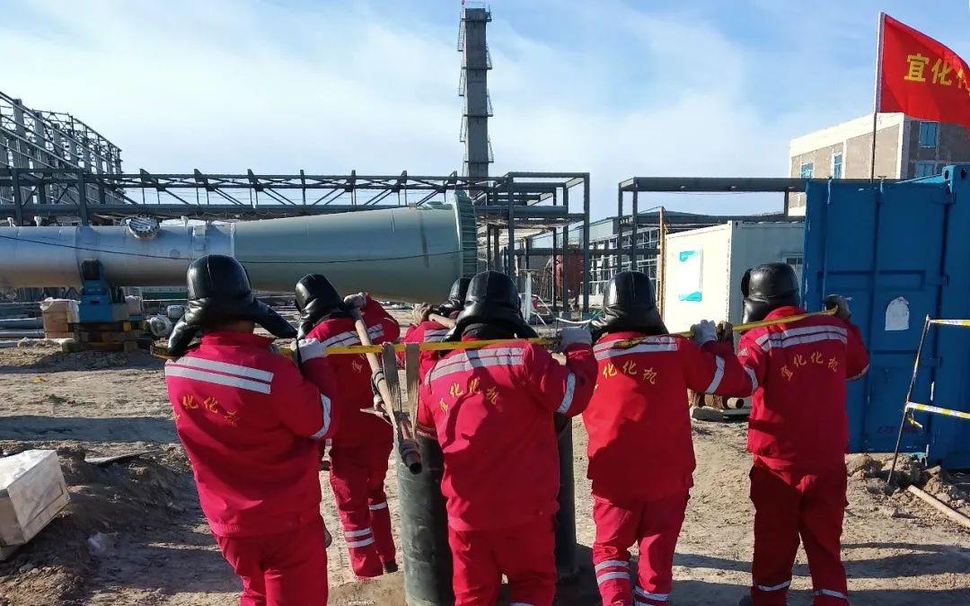 迎寒風戰(zhàn)冰雪,化機公司鏖戰(zhàn)綠色甲醇項目建設一線(圖3) 圖片