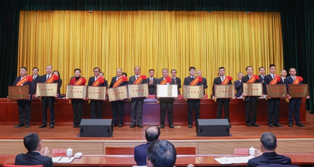 宜化集團獲評宜昌市統籌推進高水平保護和高質量發展先進集體(圖1) 宜化集團獲評宜昌市統籌推進高水平保護和高質量發展先進集體(圖1)