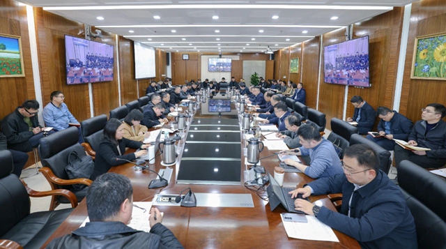 集團召開黨委（擴大）會議 部署開展深入貫徹中央八項規定精神學習教育(圖1)