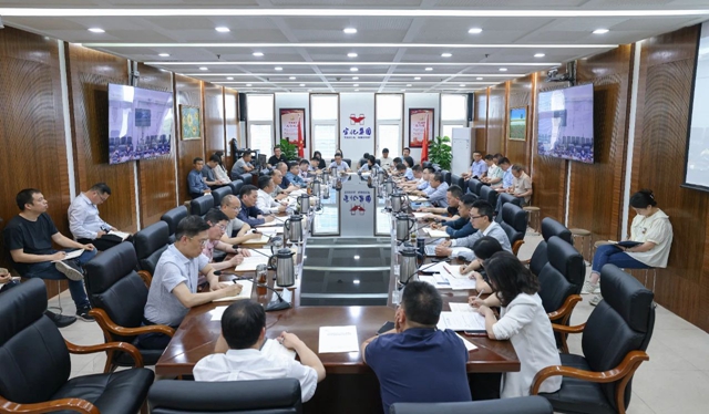 宜化集團領導班子舉行深入貫徹中央八項規(guī)定精神學習教育讀書班第二次集體學習研討