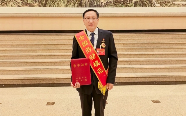 祝賀！新疆宜化礦業(yè)龐建將榮獲全國勞動(dòng)模范(圖1)