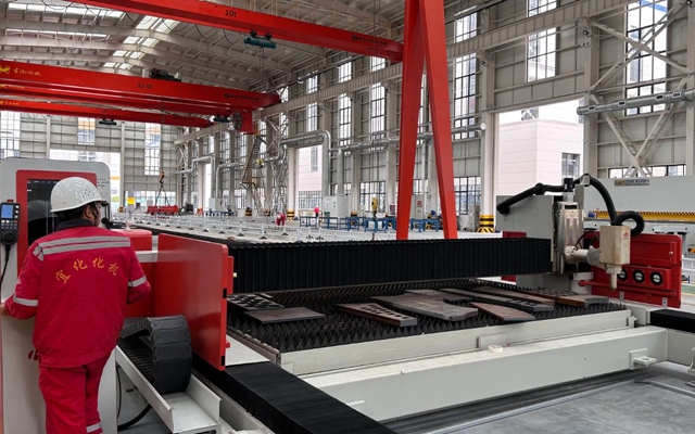 化機(jī)公司智能制造廠房全面投用(圖1) 化機(jī)公司智能制造廠房全面投用(圖1)