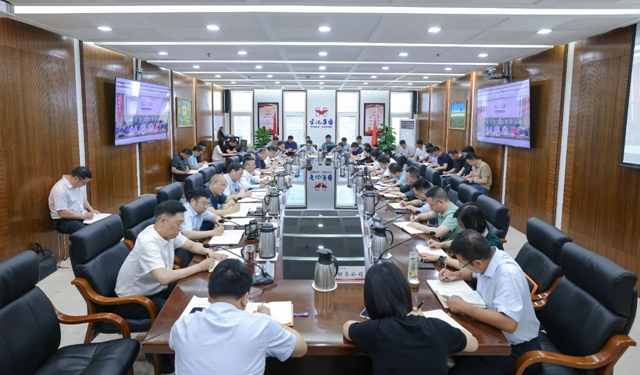 集團(tuán)召開黨委（擴(kuò)大）會(huì)議傳達(dá)學(xué)習(xí)中央有關(guān)通報(bào)(圖1)