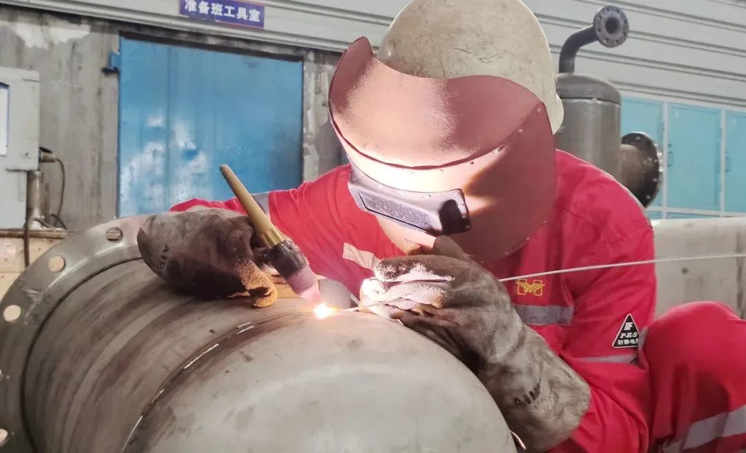 化機(jī)公司承接項(xiàng)目批大型塔器設(shè)備順利出廠(圖3) 圖片