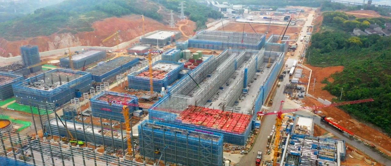 化機(jī)公司黨委書(shū)記、董事長(zhǎng)、總經(jīng)理?xiàng)钪袧傻巾?xiàng)目現(xiàn)場(chǎng)檢查工作